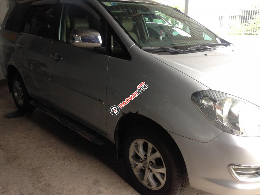 Cần bán xe Toyota Innova G đời 2006, màu bạc xe gia đình-6