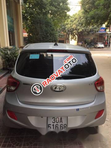 Bán xe Hyundai Grand i10 1.2 AT đời 2015, màu bạc xe gia đình, giá tốt-1