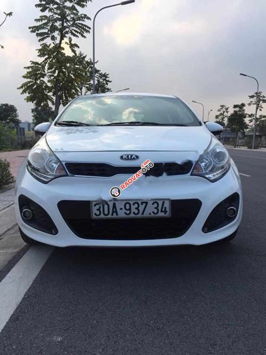 Cần bán Kia Rio đời 2012, màu trắng, xe nhập còn mới giá cạnh tranh-0