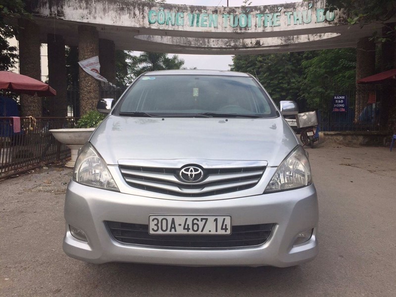 Cần bán xe Toyota Innova đời 2009, màu bạc, nhập khẩu-1