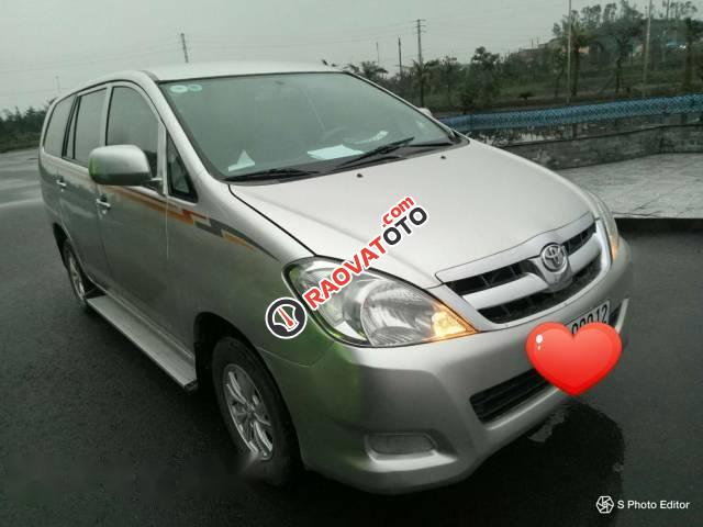 Bán Toyota Innova đời 2009, màu bạc chính chủ, giá tốt-0