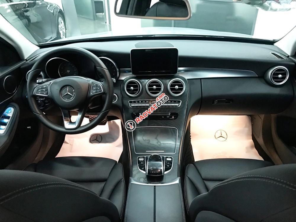 Bán Mercedes C200 2017 chạy lướt giá rẻ-4