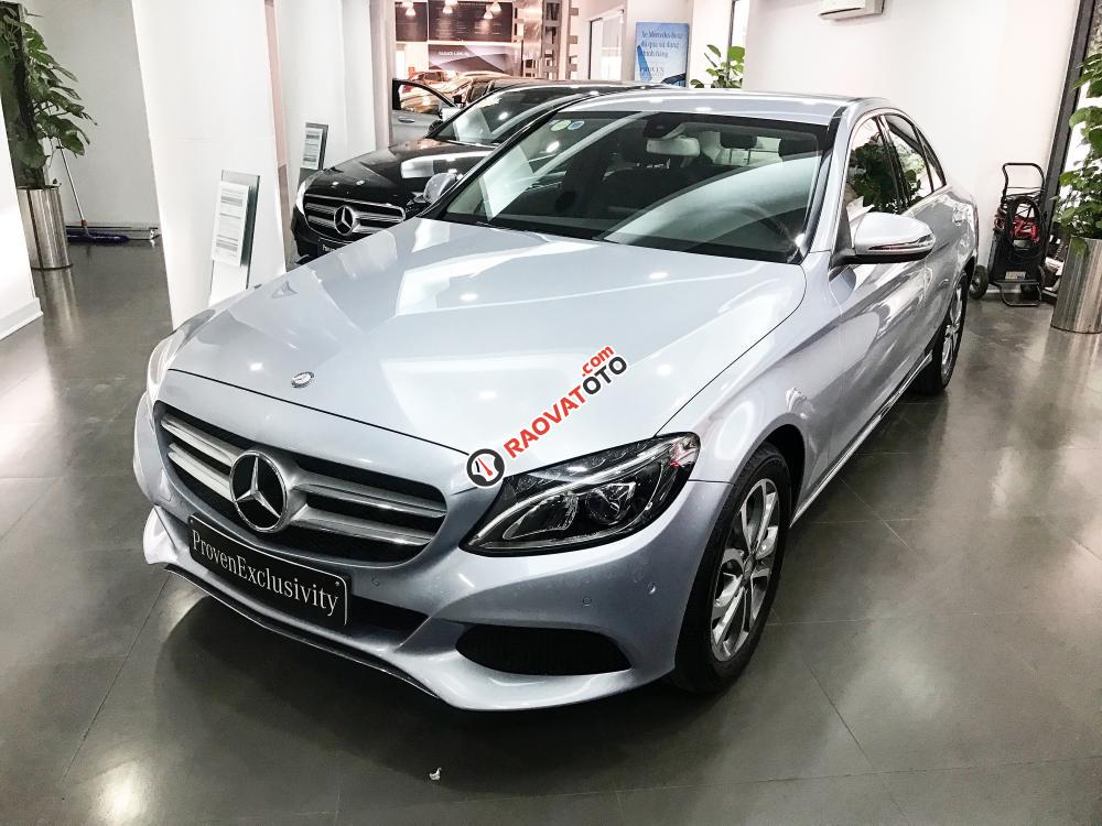 Bán Mercedes C200 2017 chạy lướt giá rẻ-0