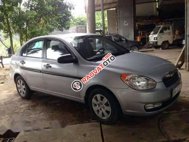 Cần bán lại xe Hyundai Verna đời 2008, màu bạc xe gia đình
-1