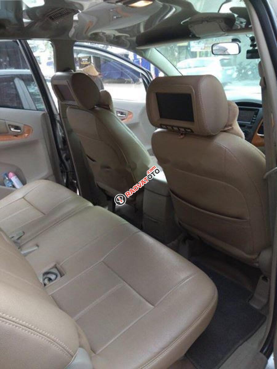 Cần bán lại xe Toyota Innova G đời 2009, màu bạc như mới-2