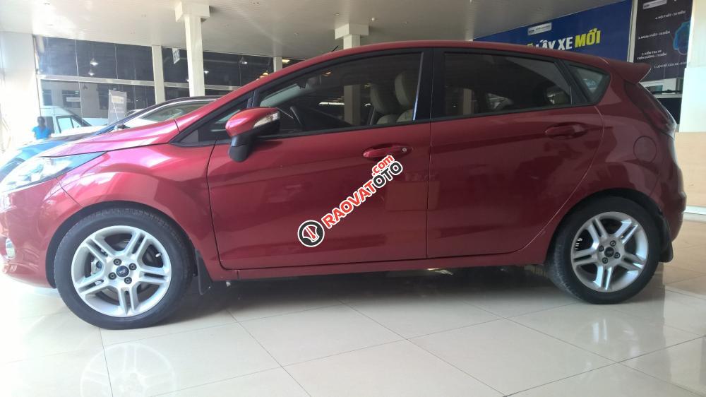 Cần bán Ford Fiesta sản xuất 2011, màu đỏ, 375tr, xe không lỗi, BH hãng 1 năm-1