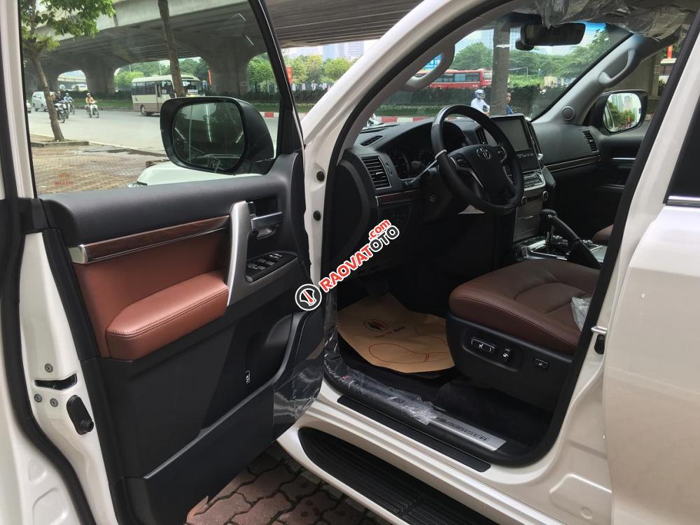 Cần bán Toyota Land Cruiser V8.4.6 bản VXR sản xuất 2018, màu trắng, nhập khẩu nguyên chiếc-17