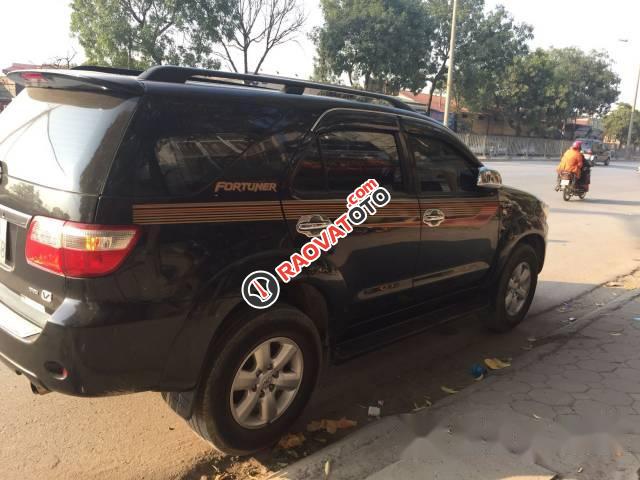 Bán Toyota Fortuner năm 2011, màu đen xe gia đình-2