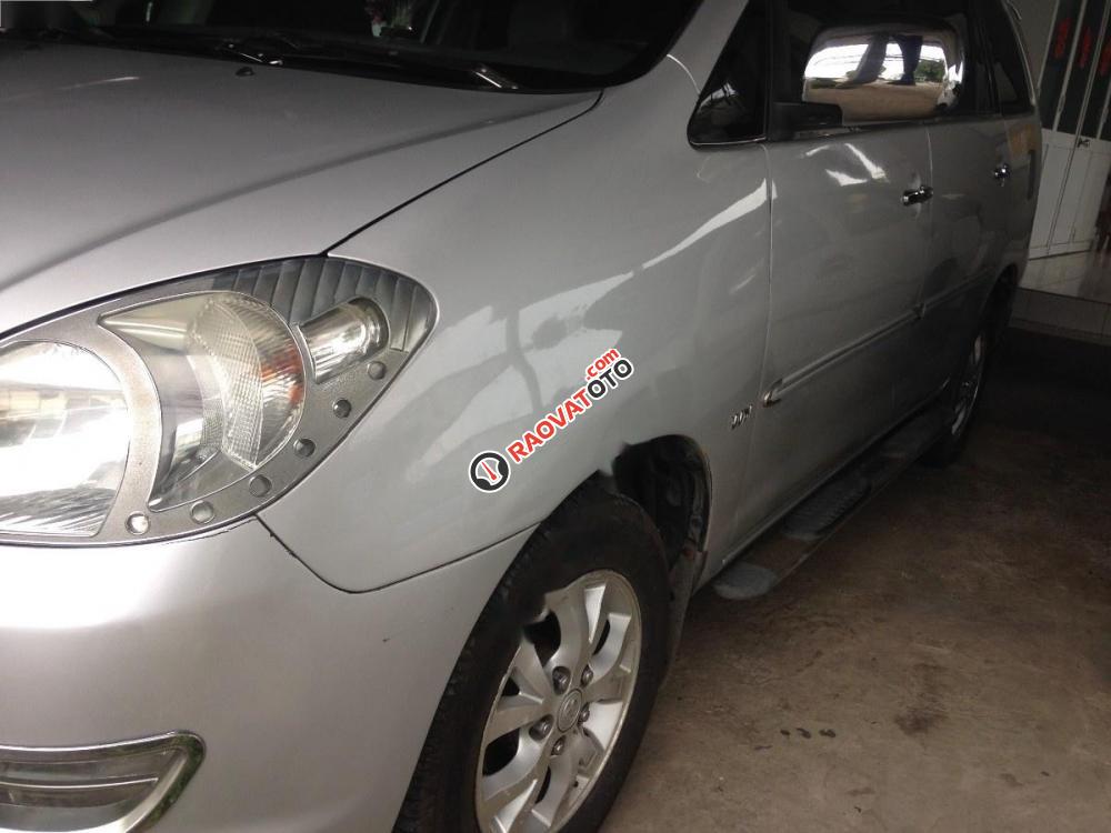 Cần bán xe Toyota Innova G đời 2006, màu bạc xe gia đình-4