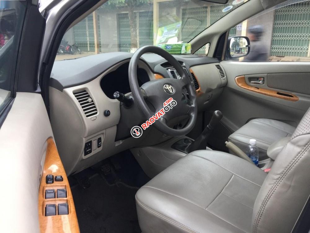 Bán xe Toyota Innova G đời 2011, màu bạc giá cạnh tranh-4