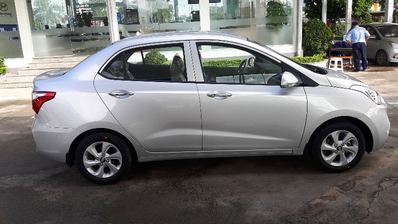 Cần bán Hyundai Grand i10 đời 2017, màu bạc, nhập khẩu nguyên chiếc-7