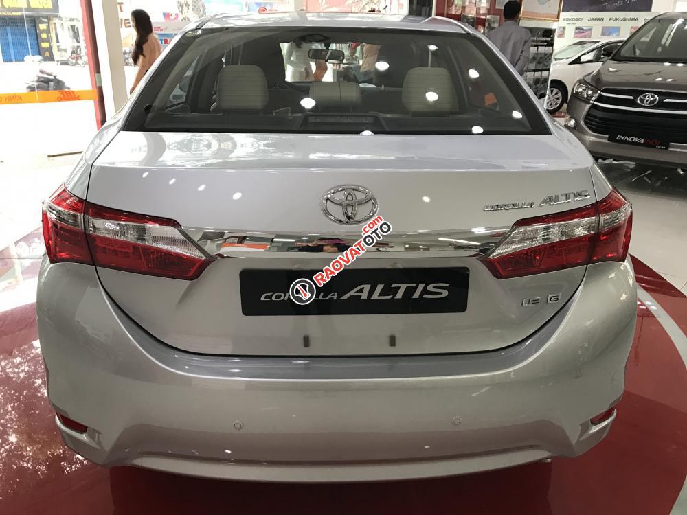 Cần bán Toyota Corolla Altis 1.8G (CVT) 2017, màu bạc, hỗ trợ trả góp lãi suất 0.49%-2