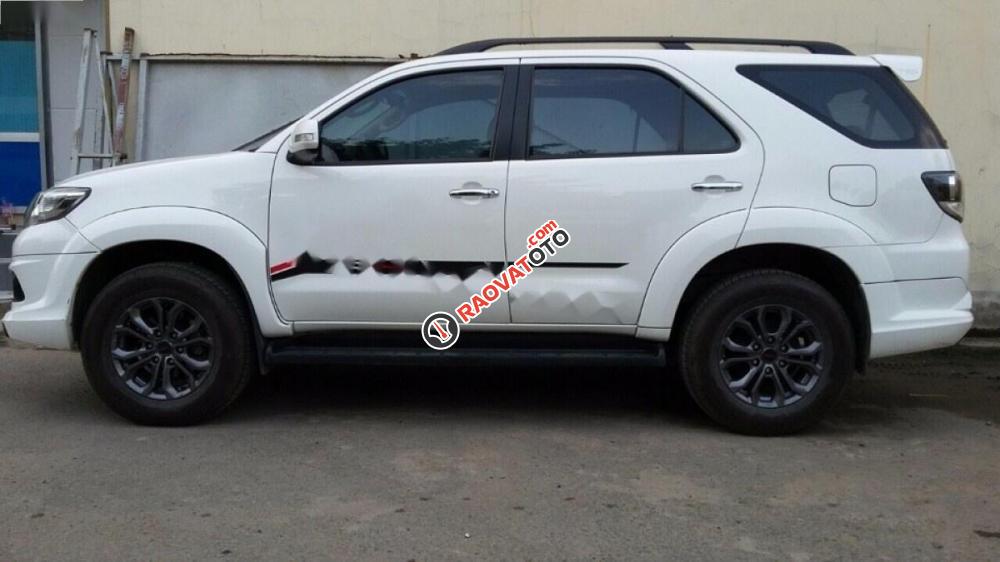 Bán Toyota Fortuner đời 2016, màu trắng số tự động-1