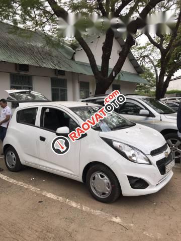 Bán Chevrolet Spark đời 2017, màu trắng số sàn, giá chỉ 330 triệu-2