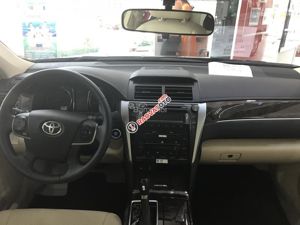 Bán ô tô Toyota Camry E đời 2018, màu đen, tặng 03 năm bảo hiểm thân xe-3