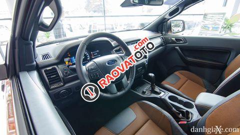 Bán xe Ford Ranger Wildtrak 3.2 4x4 2018, màu cam, xe nhập-23