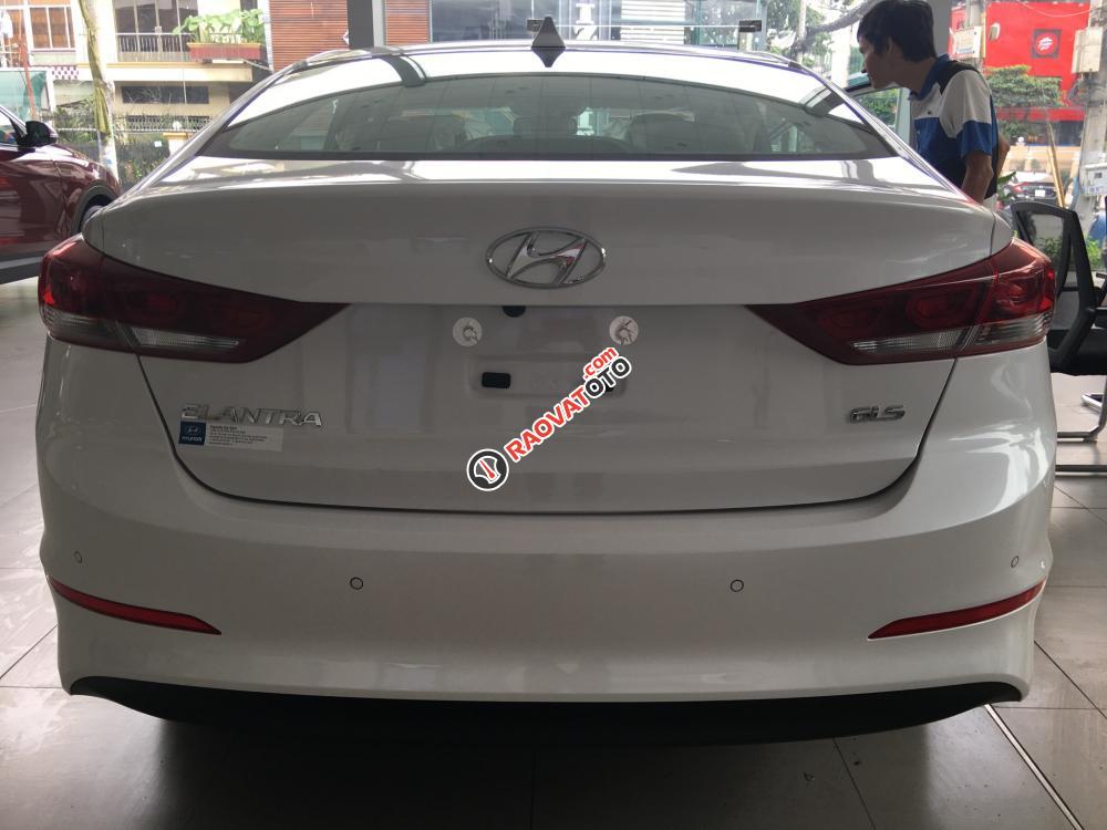 Cần bán Hyundai Elantra đời 2017, màu trắng-6