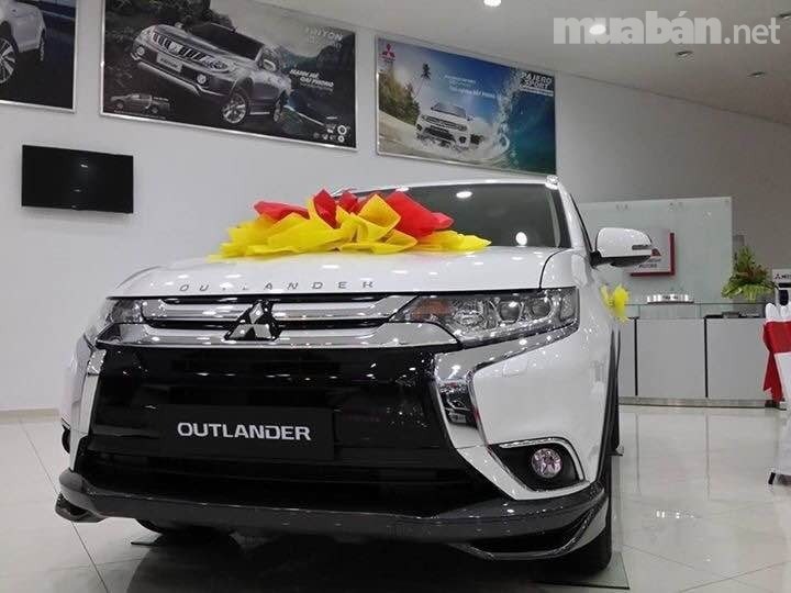 Bán xe Mitsubishi Outlander đời 2017, màu trắng, xe nhập, 973tr-0