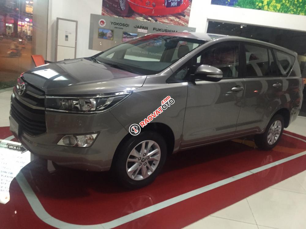 Bán ô tô Toyota Innova E sản xuất năm 2018, màu nâu, giá chỉ 723 triệu-2