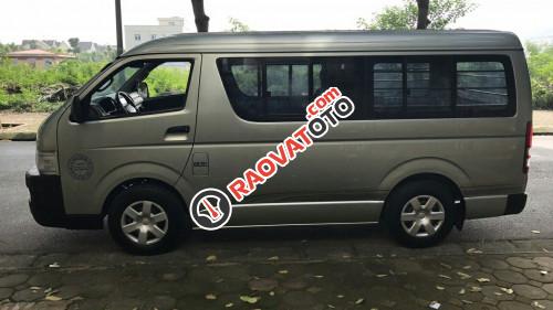 Cần bán lại xe Toyota Hiace MT sản xuất 2010-2