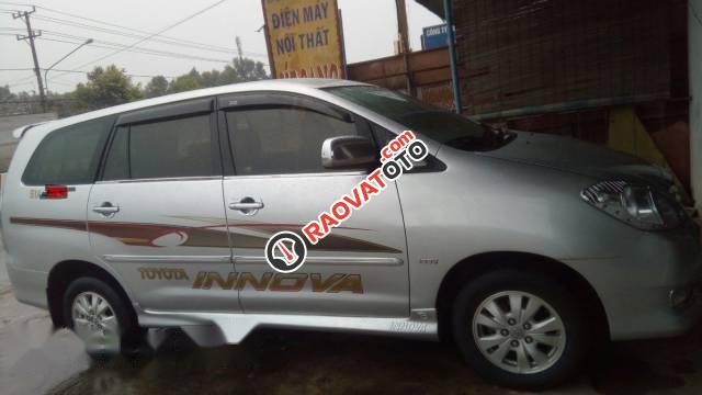 Cần bán gấp Toyota Innova G đời 2010, màu bạc-0