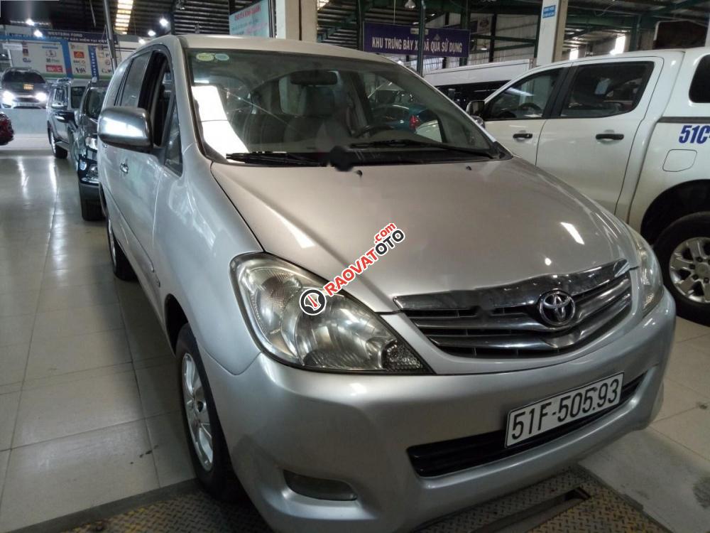 Cần bán lại xe Toyota Innova G đời 2006, màu bạc xe gia đình, 315tr-1