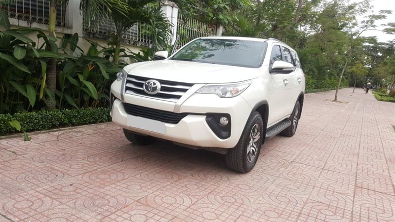 Cần bán xe Toyota Fortuner 2017, màu trắng, nhập khẩu chính hãng-1