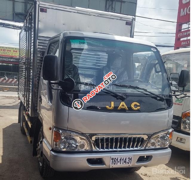 Bán xe tải Jac 2.4 tấn đời 2016, màu xám-0