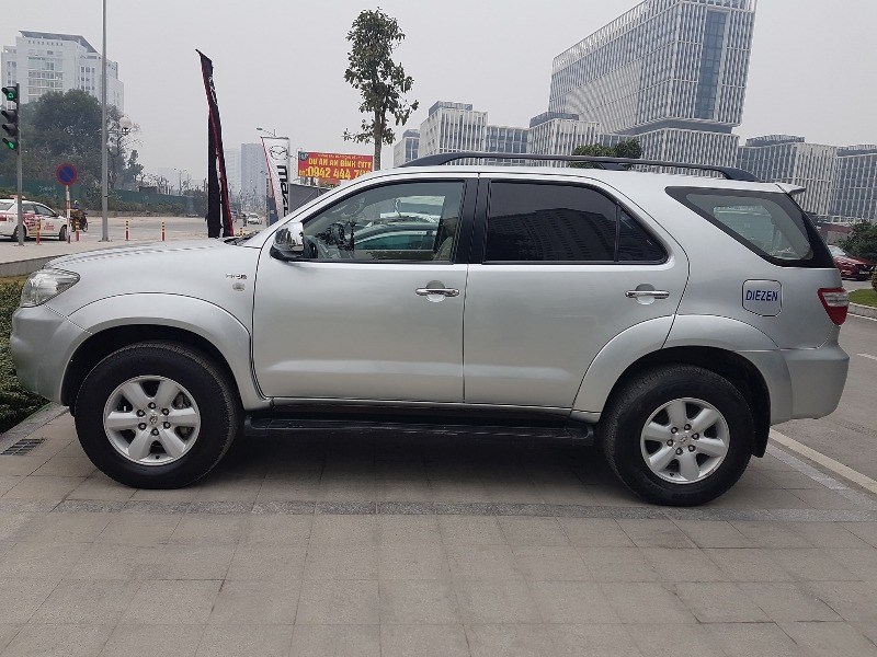 Xe Toyota Fortuner đời 2011, nhập khẩu nguyên chiếc, số sàn, giá chỉ 655 triệu-1