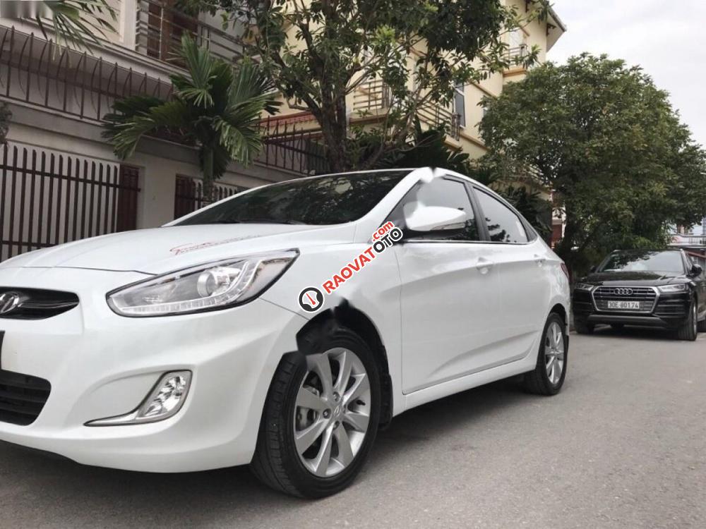 Cần bán xe Hyundai Accent 2015, màu trắng, nhập khẩu-1