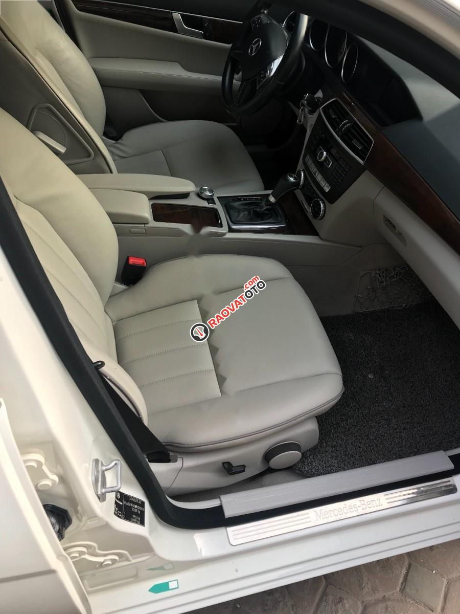 Bán Mercedes C250 đời 2011, màu trắng chính chủ-7