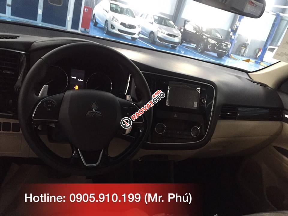 Bán xe Mitsubishi Outlander ở Quảng Nam, kinh doanh tốt, hỗ trợ vay 80%, thủ tục đơn giản. LH: 0905.91.01.99-5