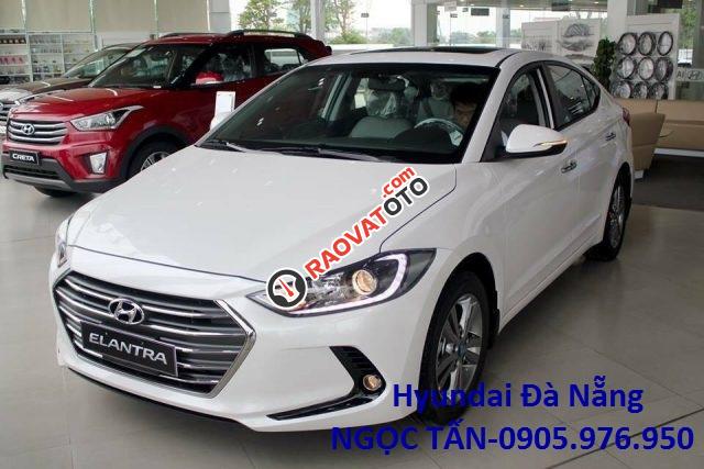 Cần bán Hyundai Elantra đời 2018, màu trắng, nhập khẩu. Hotline Đà Nẵng: 0905976950-0