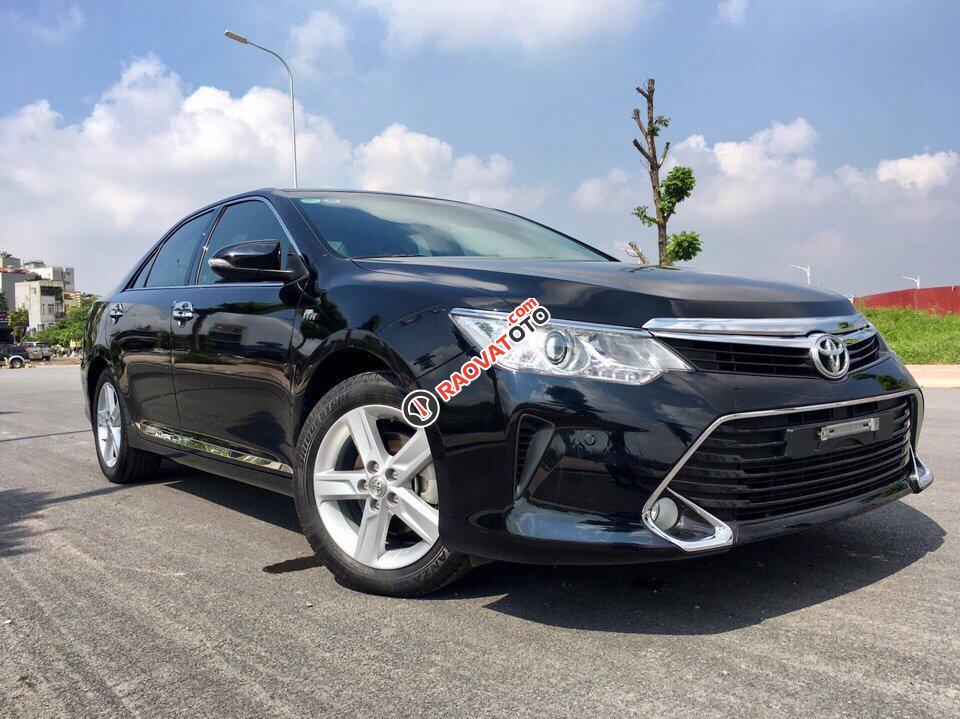 Cần bán lại xe Toyota Camry năm 2017 màu đen, xe như xuất xưởng-0