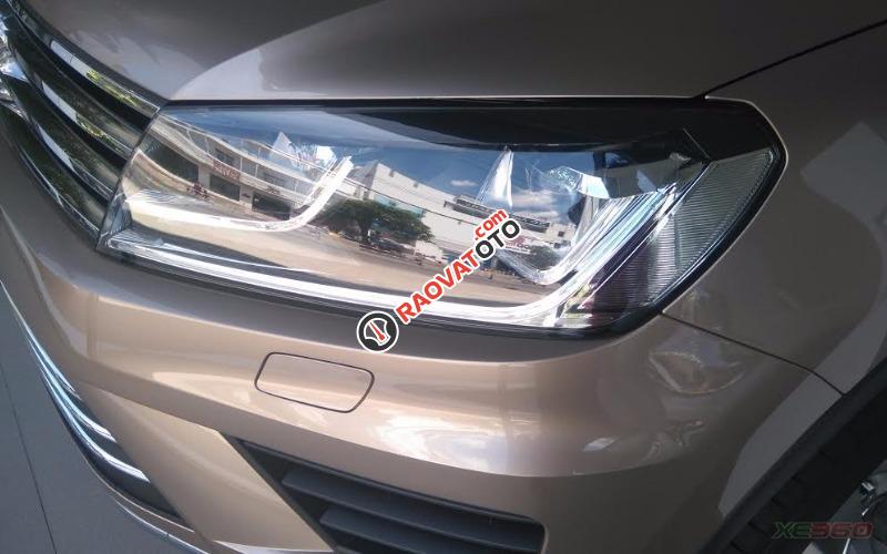 VW Sài Gòn bán xe Touareg 3.6 AT, màu vàng cát - Tặng BHVC+3M - LH Hương: 0902.608.293-17