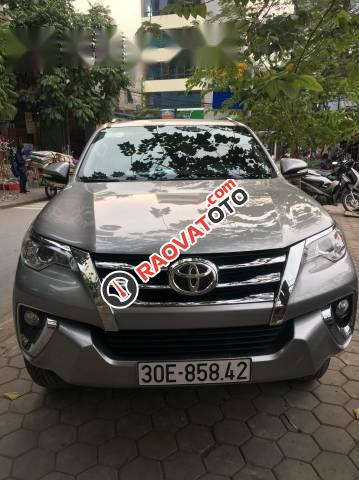 Bán xe Toyota Fortuner AT đời 2017, màu bạc-0