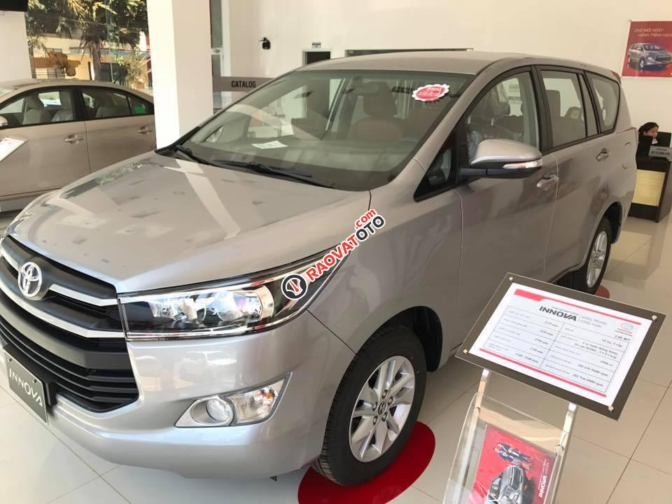 Bán ô tô Toyota Innova 2.0E MT năm 2018, màu bạc -7