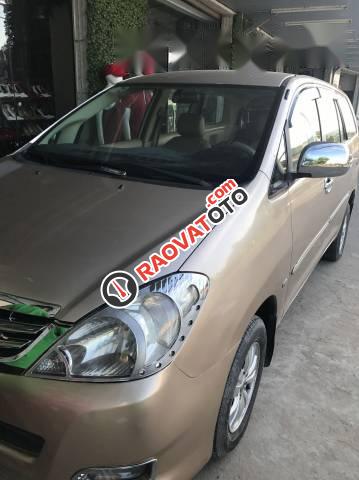 Cần bán gấp Toyota Innova năm 2008, màu ghi vàng-0