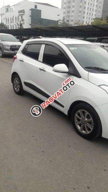 Cần bán xe Hyundai Grand i10 MT đời 2015, màu trắng chính chủ giá cạnh tranh-4