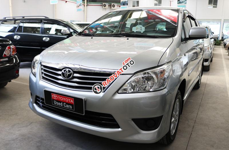 Bán xe Toyota Innova 2.0E 2017, màu đồng, xe chạy 11000km hỗ trợ vay 75%, lãi suất ưu đãi-0