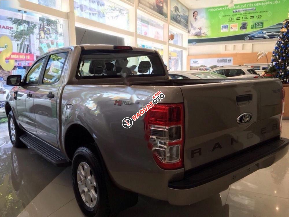 Bán Ford Ranger XLS 2.2AT đời 2017, xe nhập, giá tốt-1