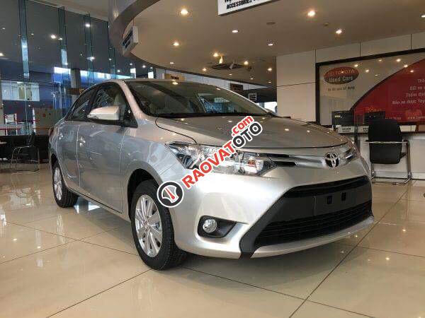 Bán xe Toyota Vios năm 2017, màu vàng cát, giá tốt-0