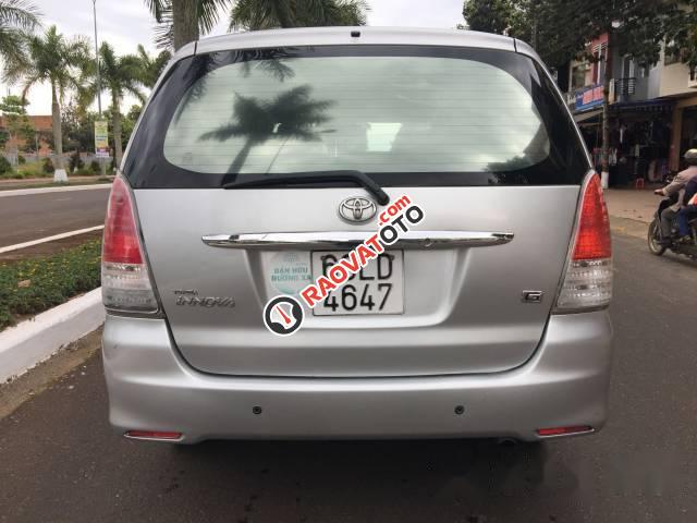 Bán Toyota Innova G năm 2011, màu bạc-2