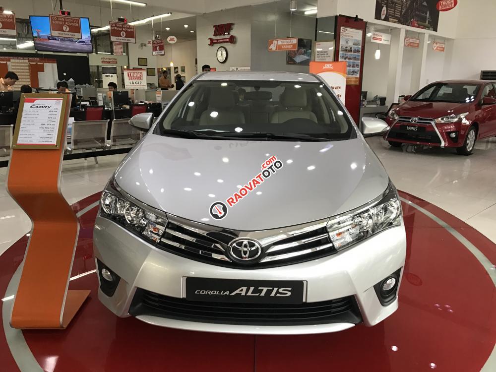 Cần bán Toyota Corolla Altis 1.8G (CVT) 2017, màu bạc, hỗ trợ trả góp lãi suất 0.49%-0