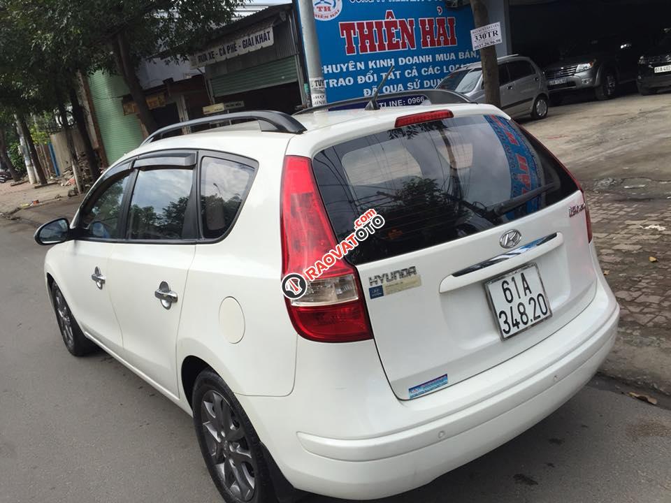 Cần bán xe Hyundai i30 CW 1.6 AT sản xuất 2011, màu trắng, xe nhập, giá tốt-3