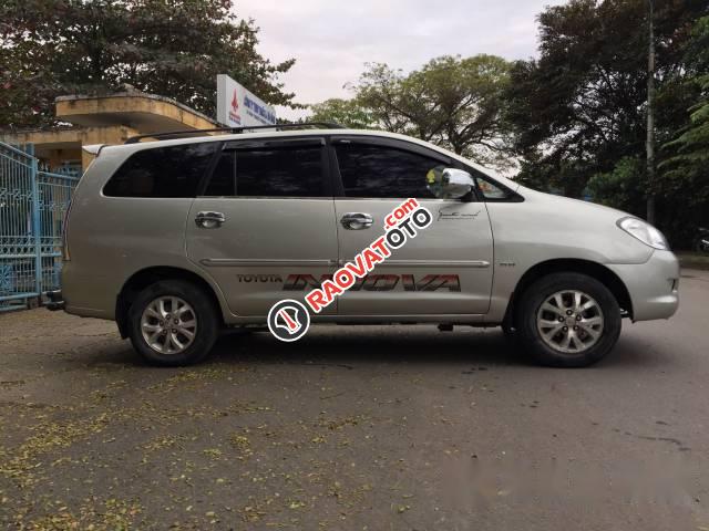 Cần bán Toyota Innova đời 2007 xe gia đình-2