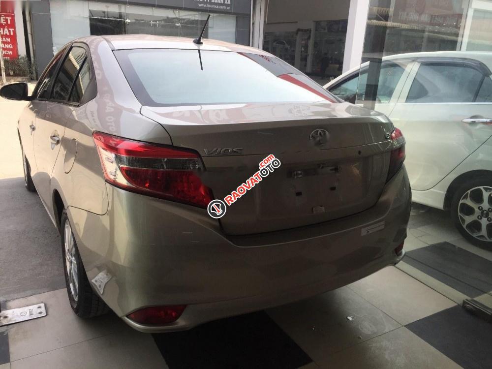 Bán xe Toyota Vios E đời 2015, màu vàng chính chủ-8