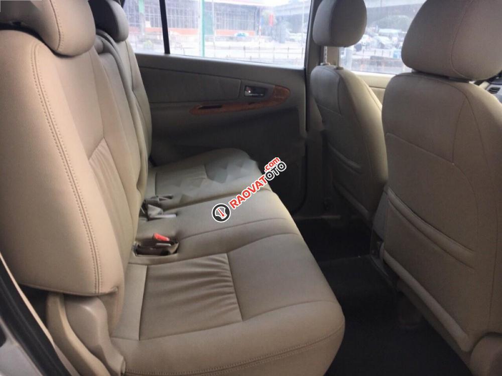 Bán xe Toyota Innova V năm 2010, màu bạc như mới, giá 470tr-5