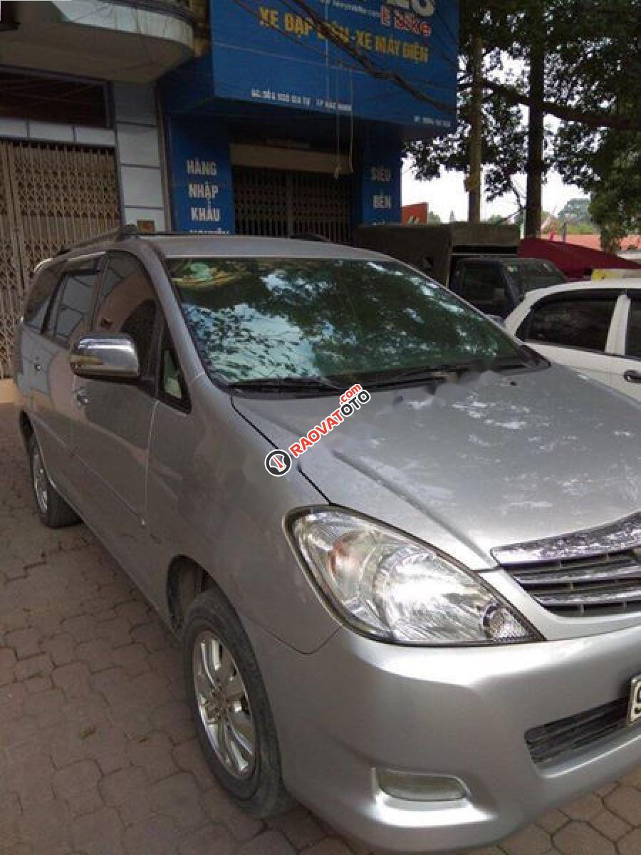 Cần bán lại xe Toyota Innova G đời 2009, màu bạc như mới-6