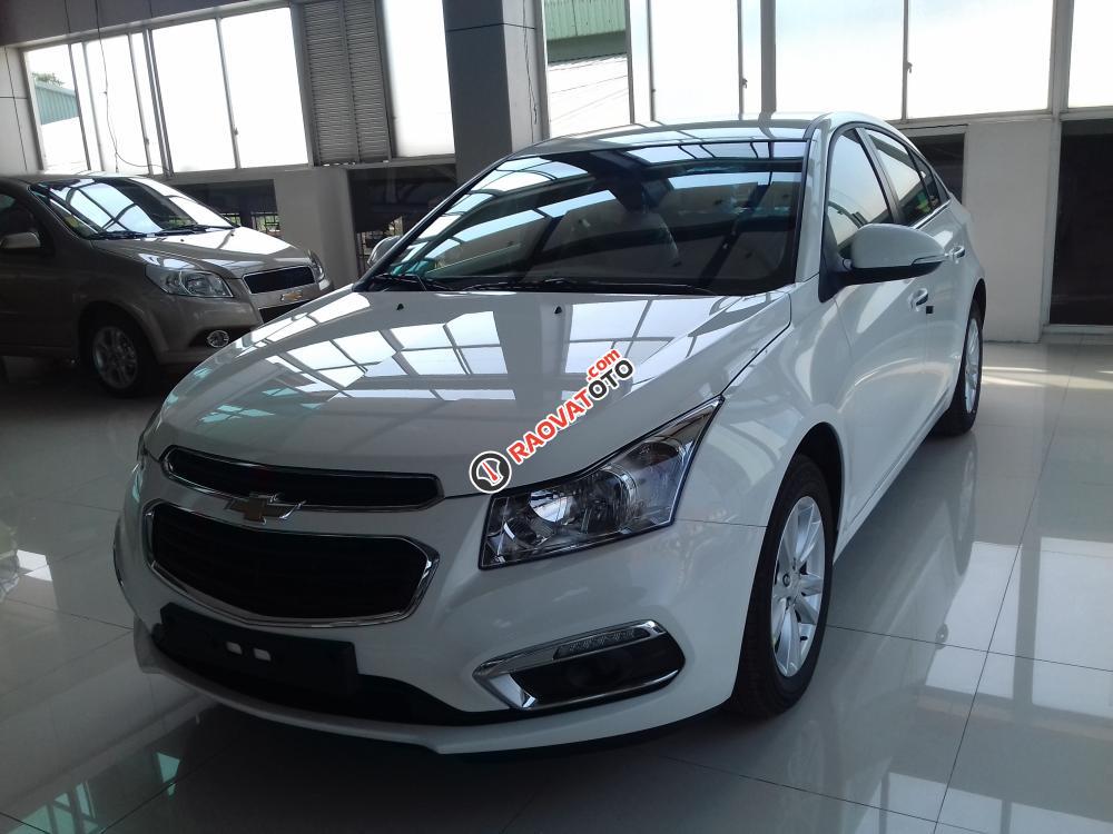 Cần bán xe Chevrolet Cruze sản xuất 2017, giá 547tr, trả trước 72tr là có xe-0